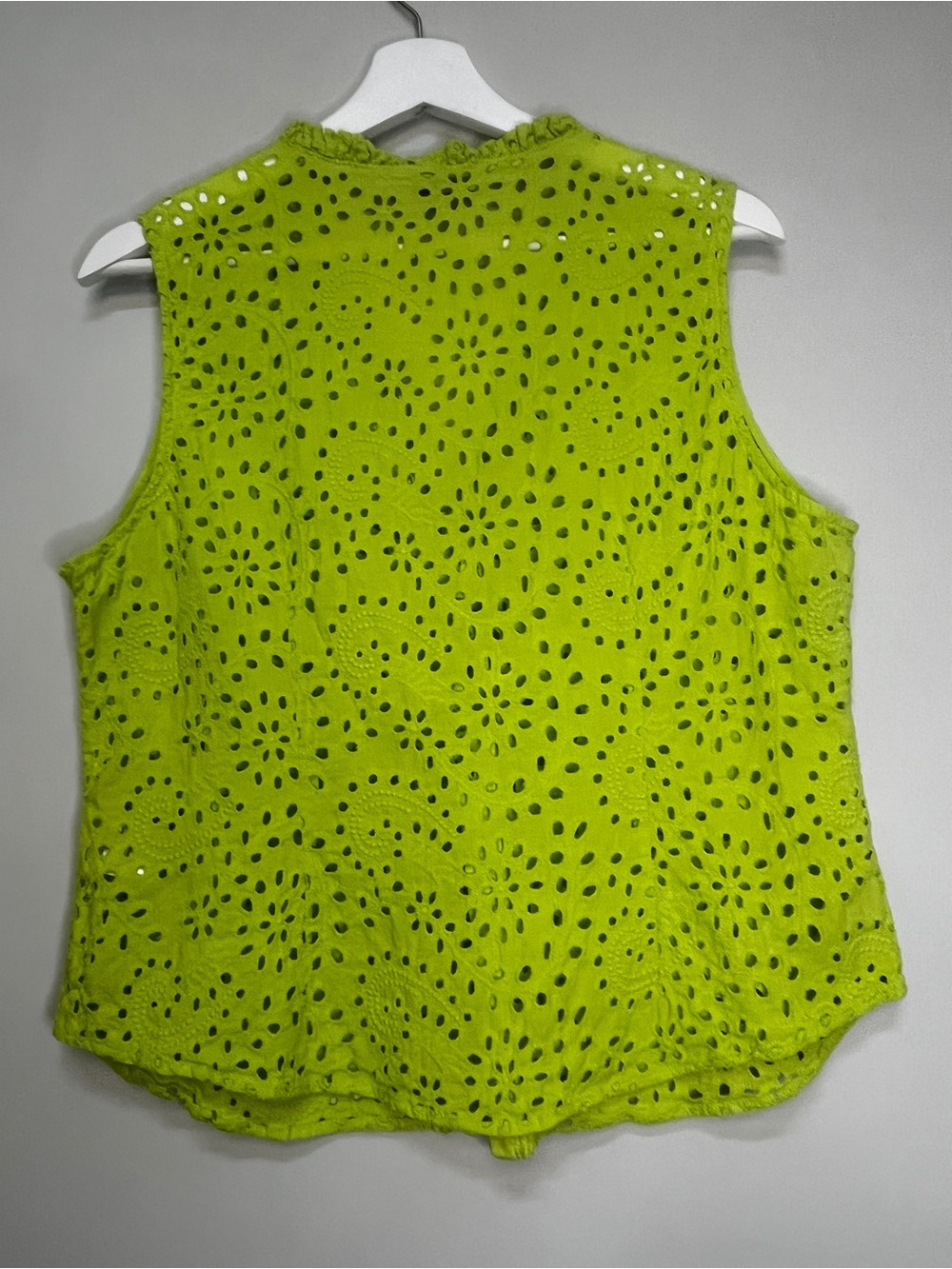 EUC - 100% Cotton Melanie Lynne Neon Green Eyelet Button-Front Camisole Top - Picture 9 of 10